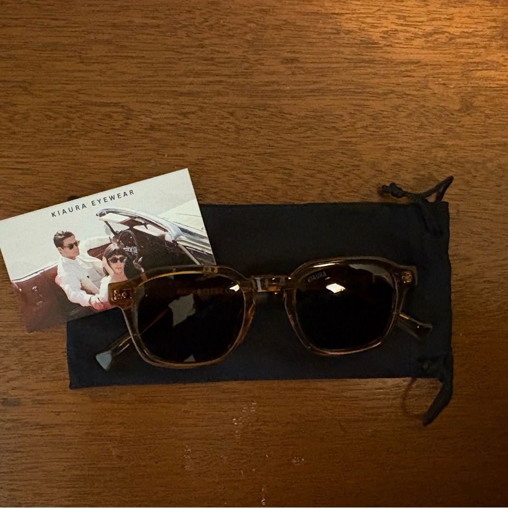 Kiaura Eyewear Sunglasses with Black Pouch